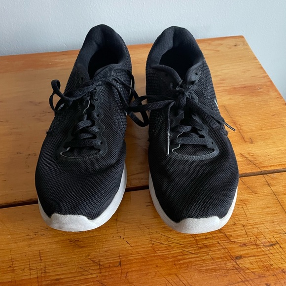 Nike Revolution 3 - Picture 2 of 4